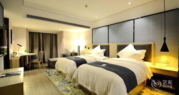 Echarm Hotel Ji'Nan Railway Station Jinan Exterior photo